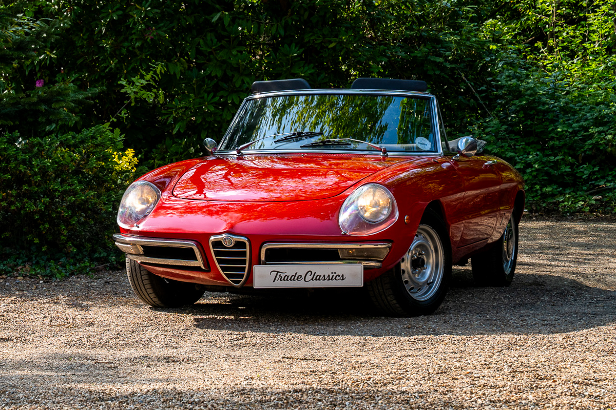 Photo 1 of 12 of 1968 Alfa Romeo 1750 Spider Duetto