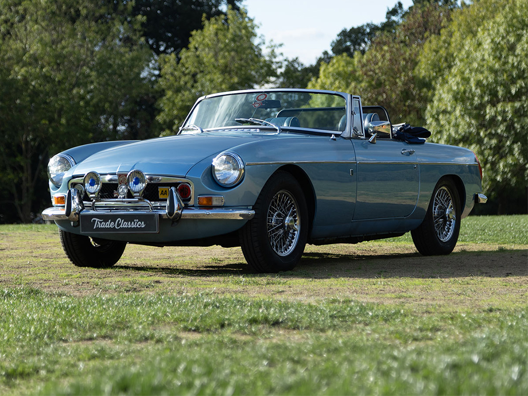 Photo 1 of 12 of 1973 MG MGB Roadster