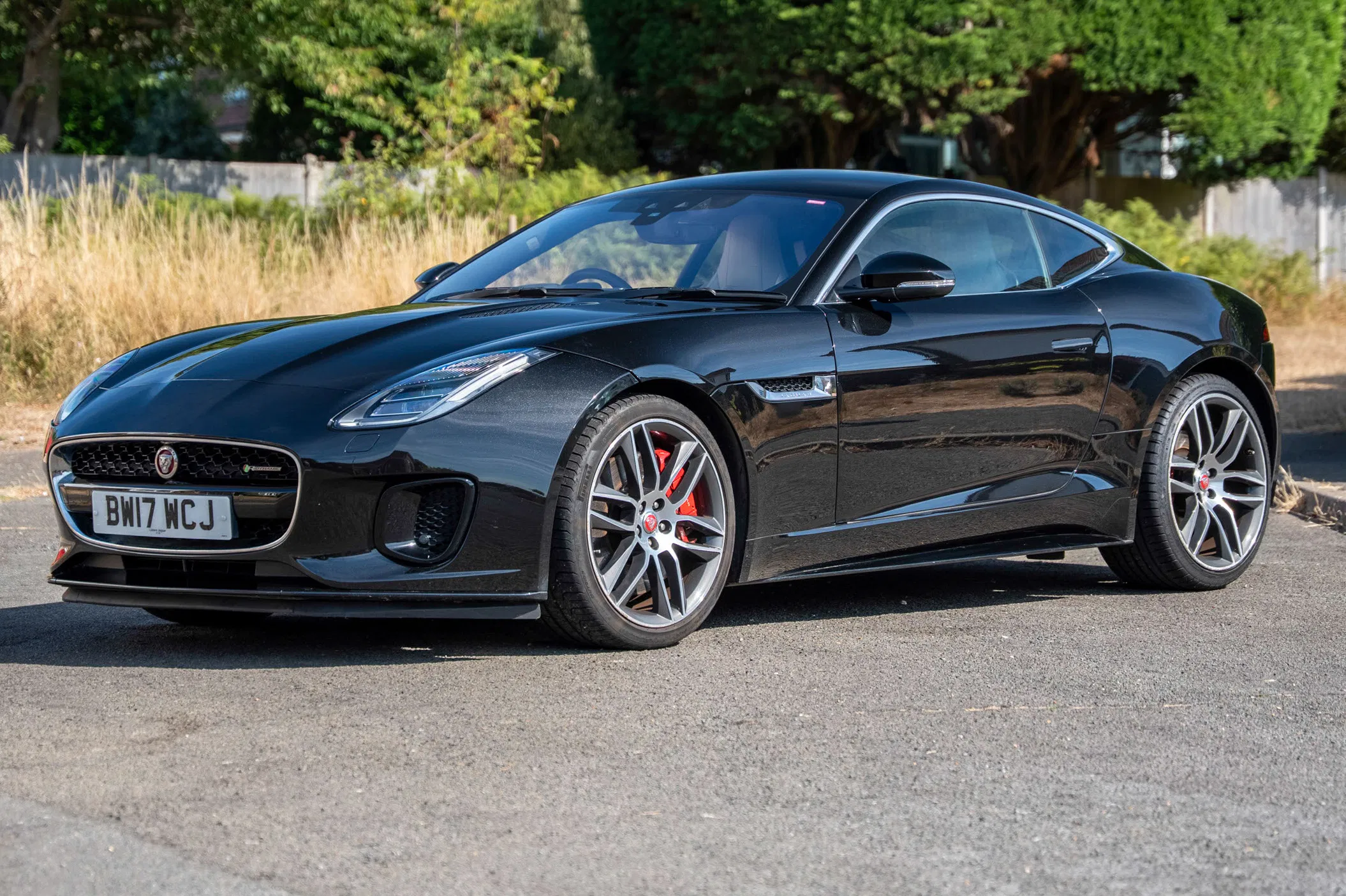 Photo 1 of 12 of 2017 Jaguar F-Type R-Dynamic 3.0 V6 Auto