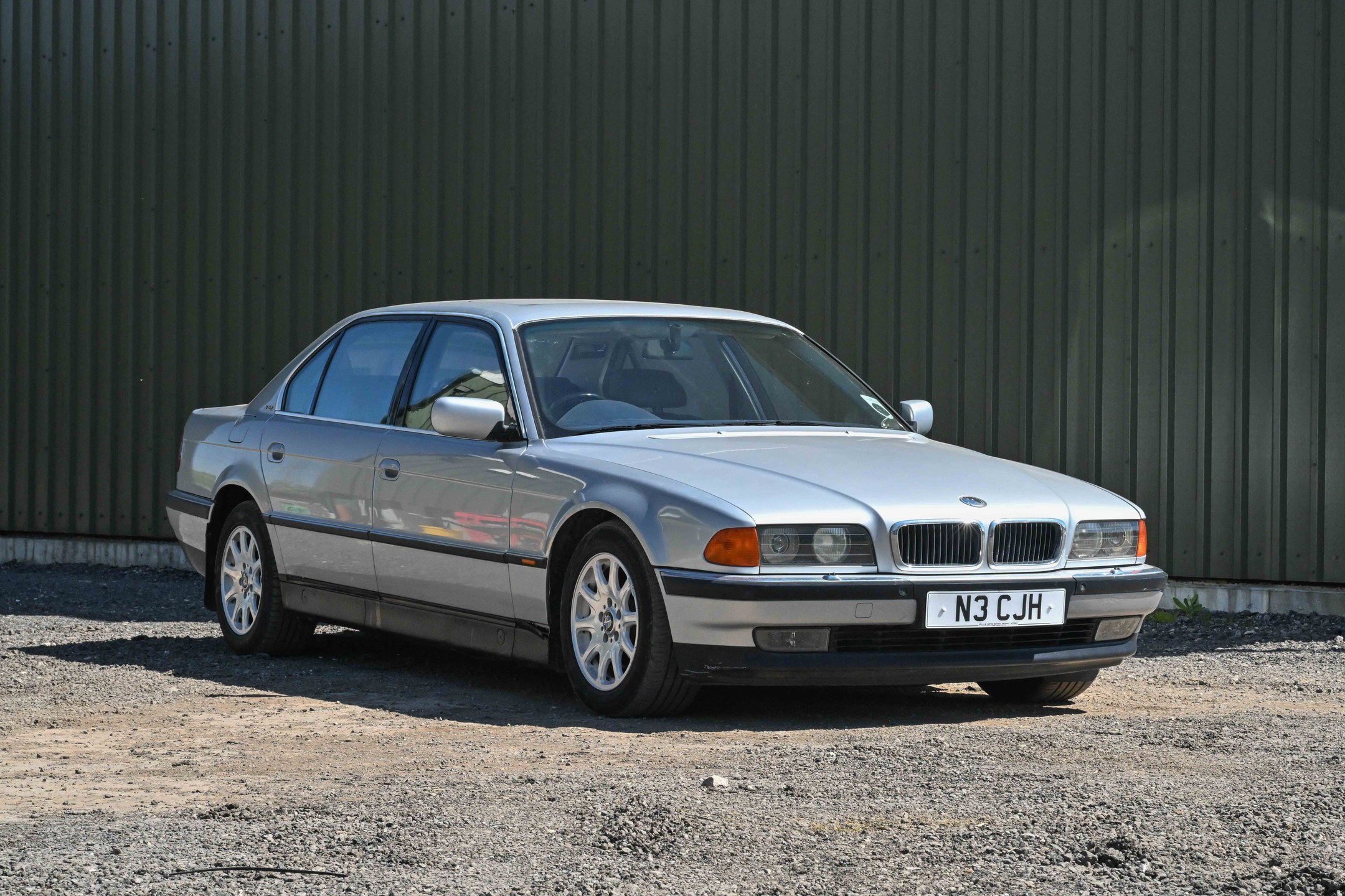 Photo 1 of 12 of 1995 BMW 750iL E38