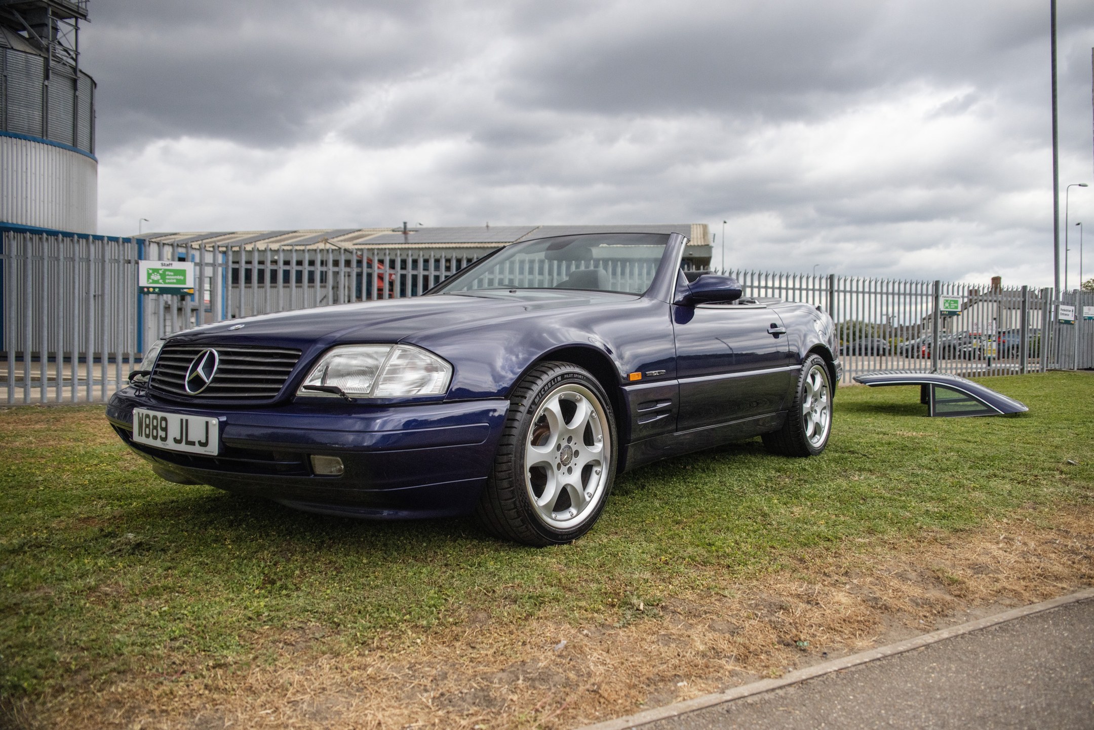Photo 1 of 12 of 2000 Mercedes-Benz SL320 SL Edition R129