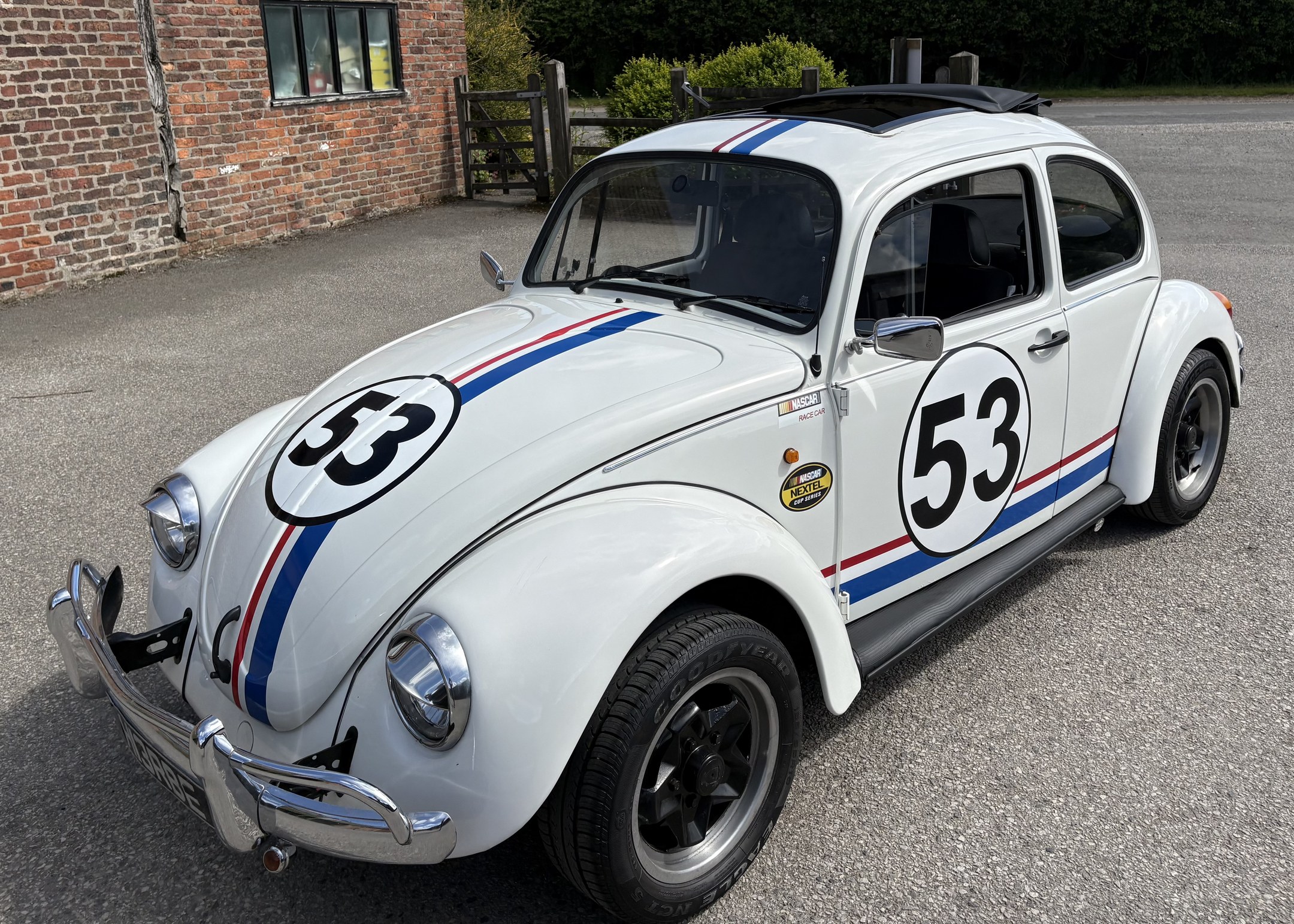 Photo 1 of 12 of 1998 Volkswagen Beetle