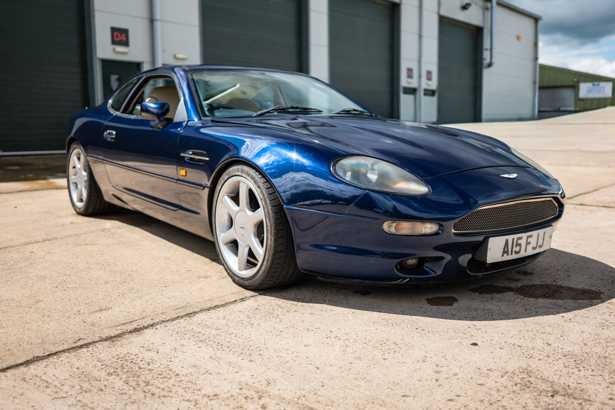 Photo 1 of 12 of 1996 Aston Martin DB7 Auto