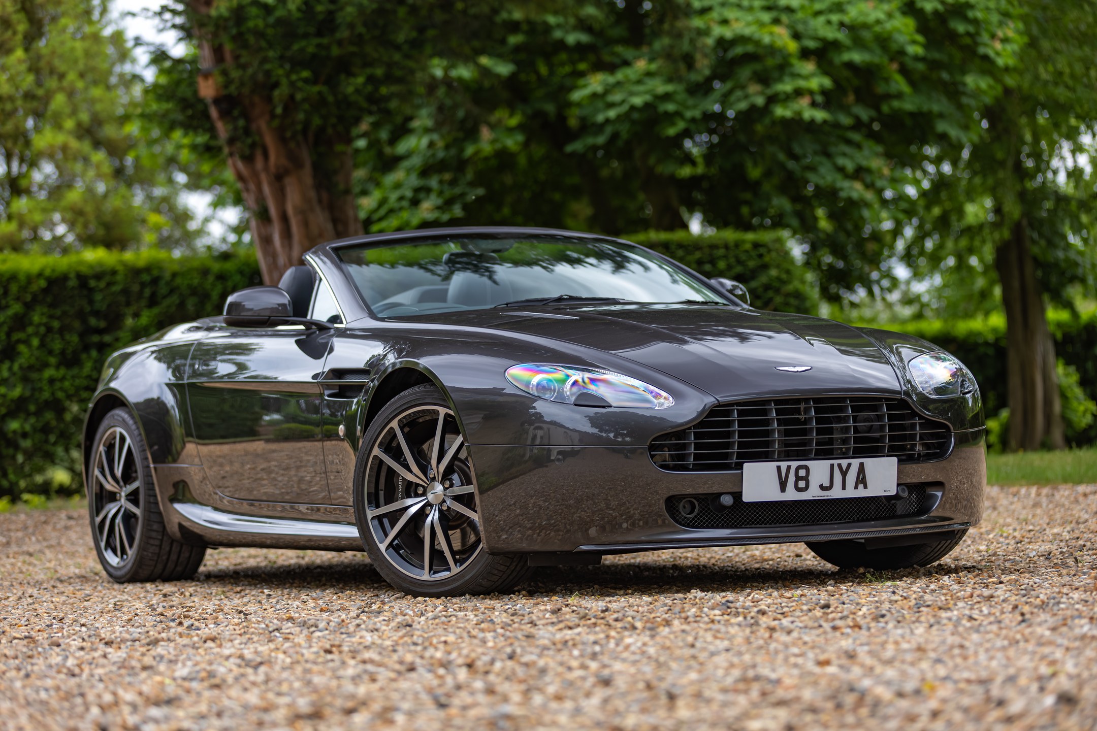 Photo 1 of 12 of 2011 Aston Martin V8 Vantage Roadster N420