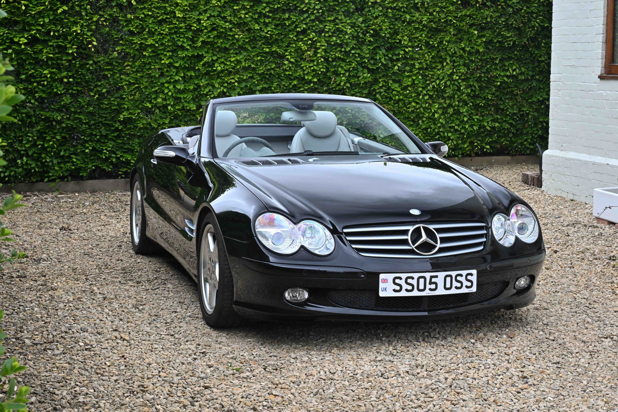 Photo 1 of 12 of 2005 Mercedes-Benz SL500