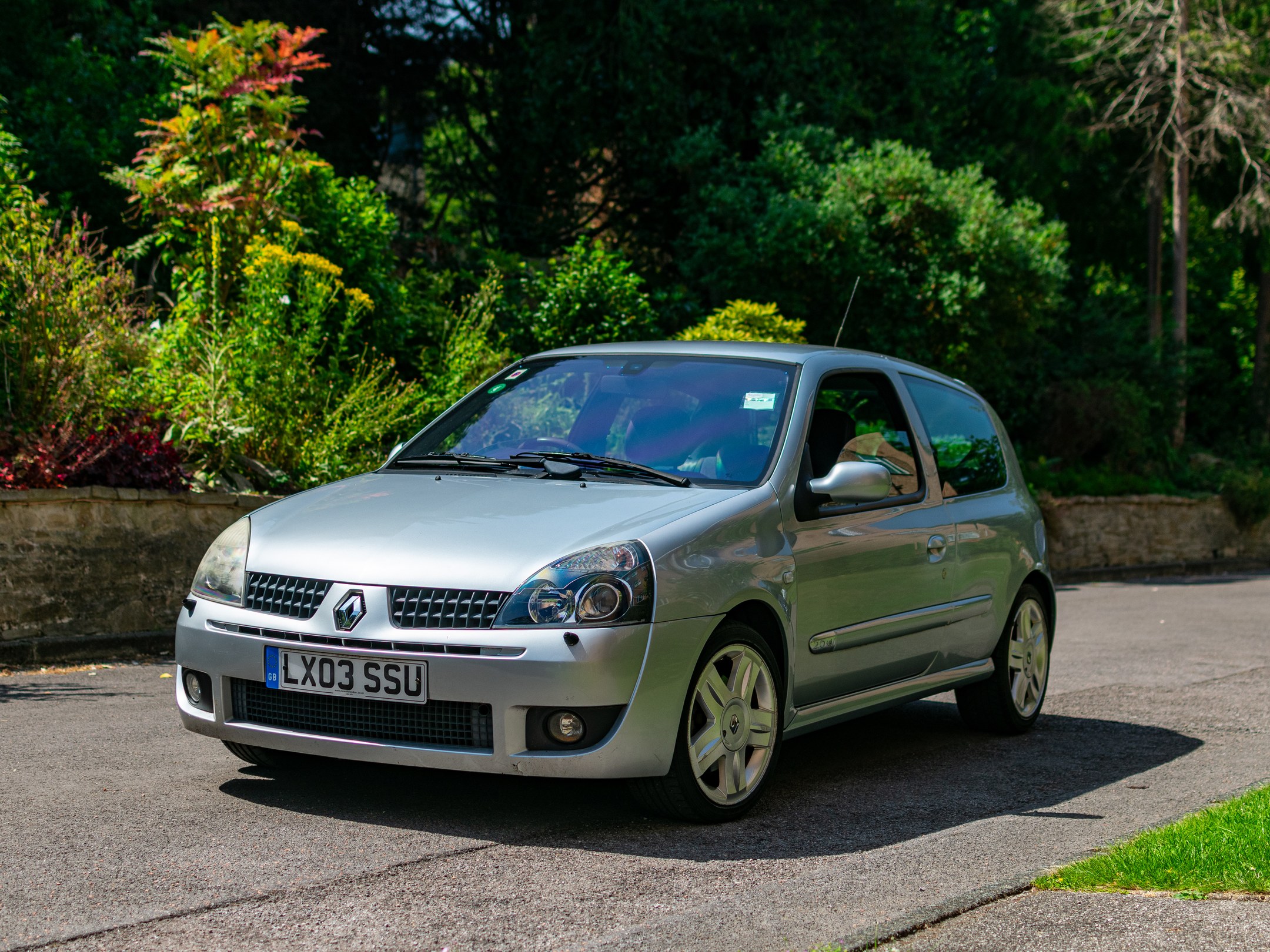 Photo 1 of 12 of 2003 Renault Clio Sport 172