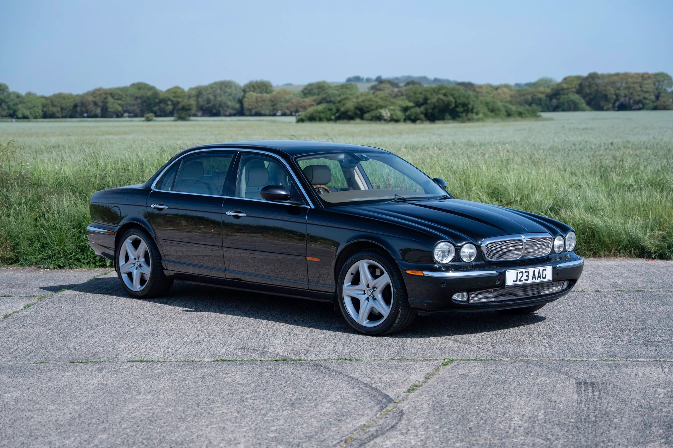 Photo 1 of 12 of 2004 Jaguar XJ Super V8 LWB