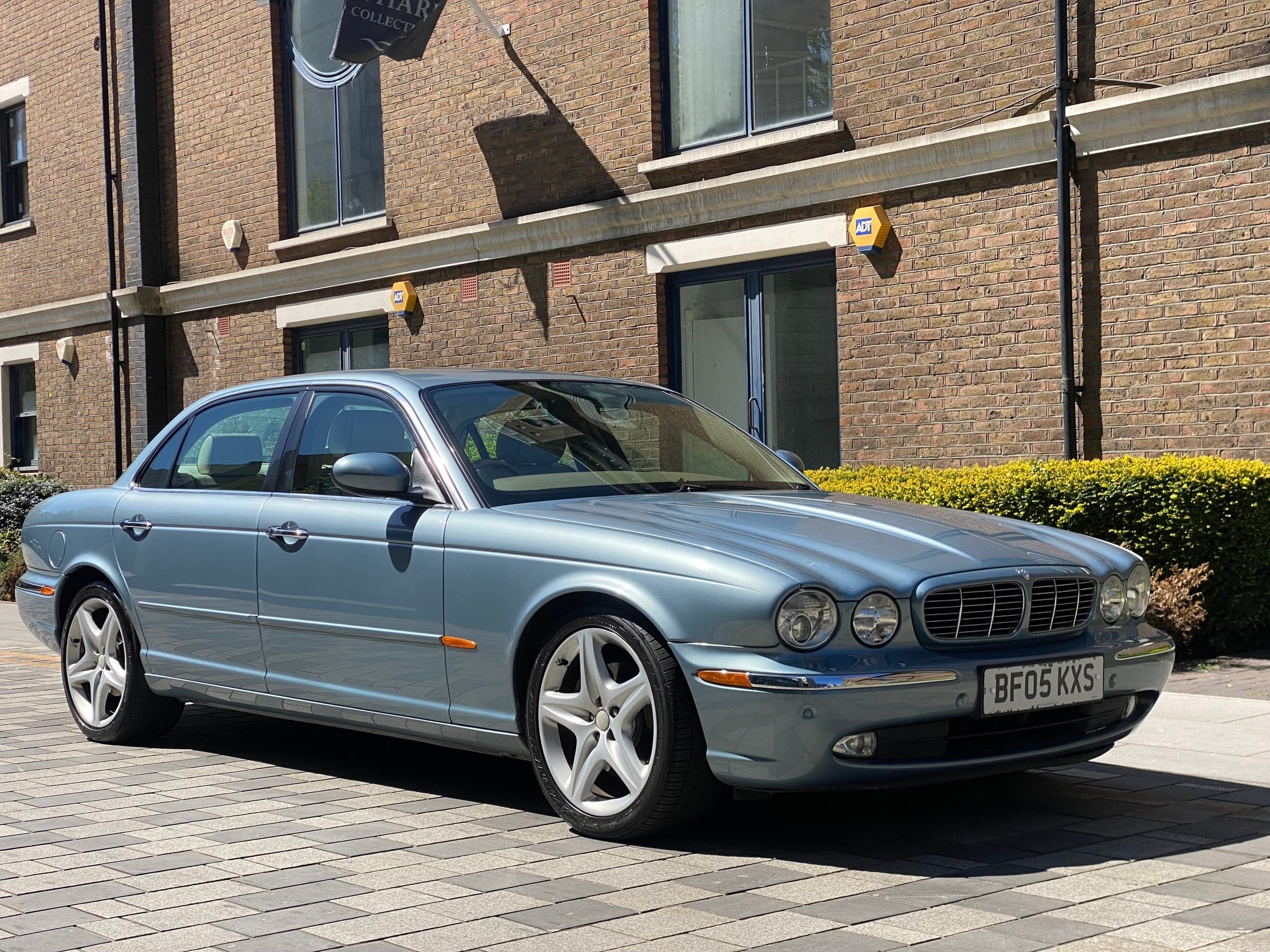 Photo 1 of 12 of 2005 Jaguar XJ8 Sovereign