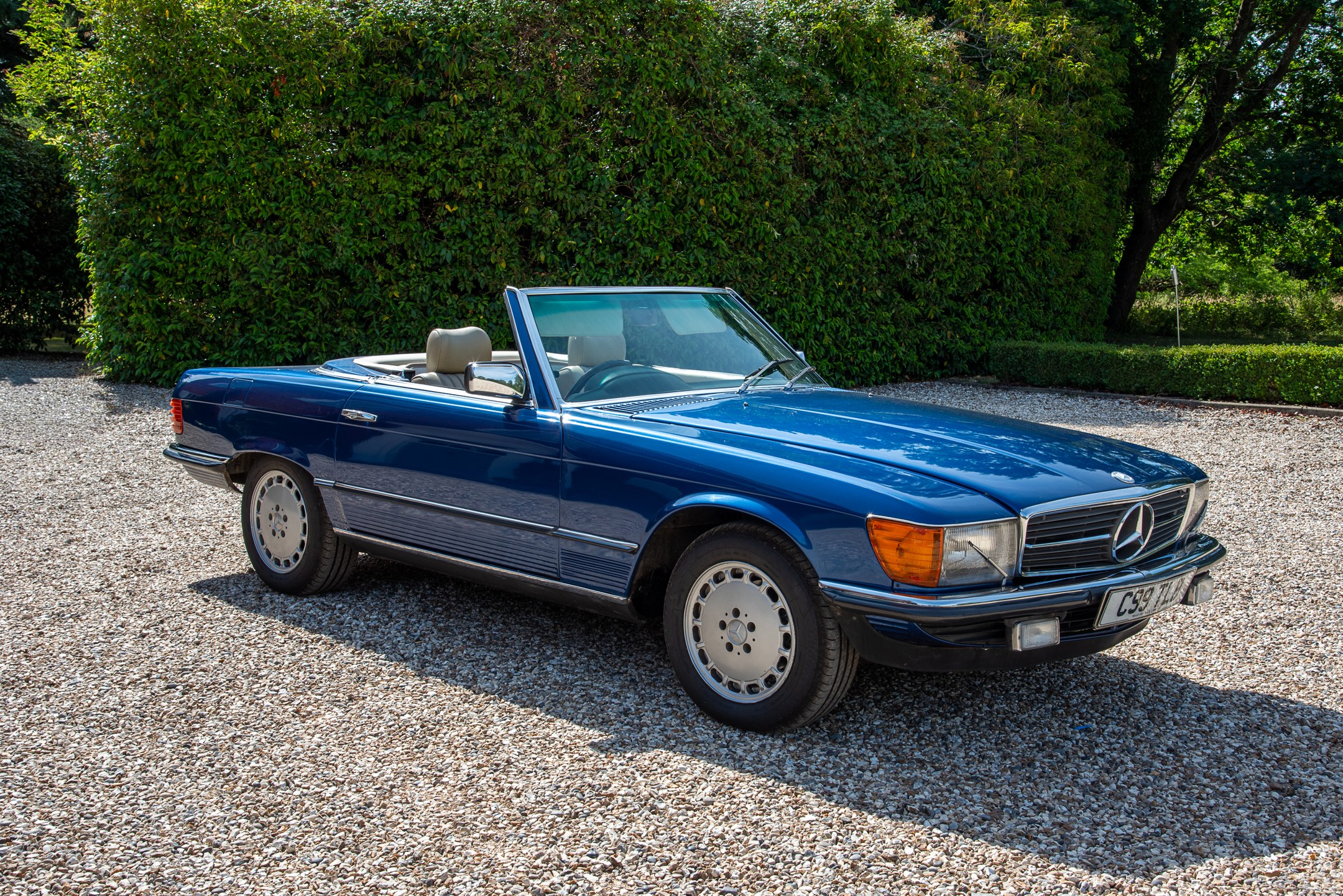 Photo 1 of 12 of 1985 Mercedes-Benz 280 SL Roadster R107