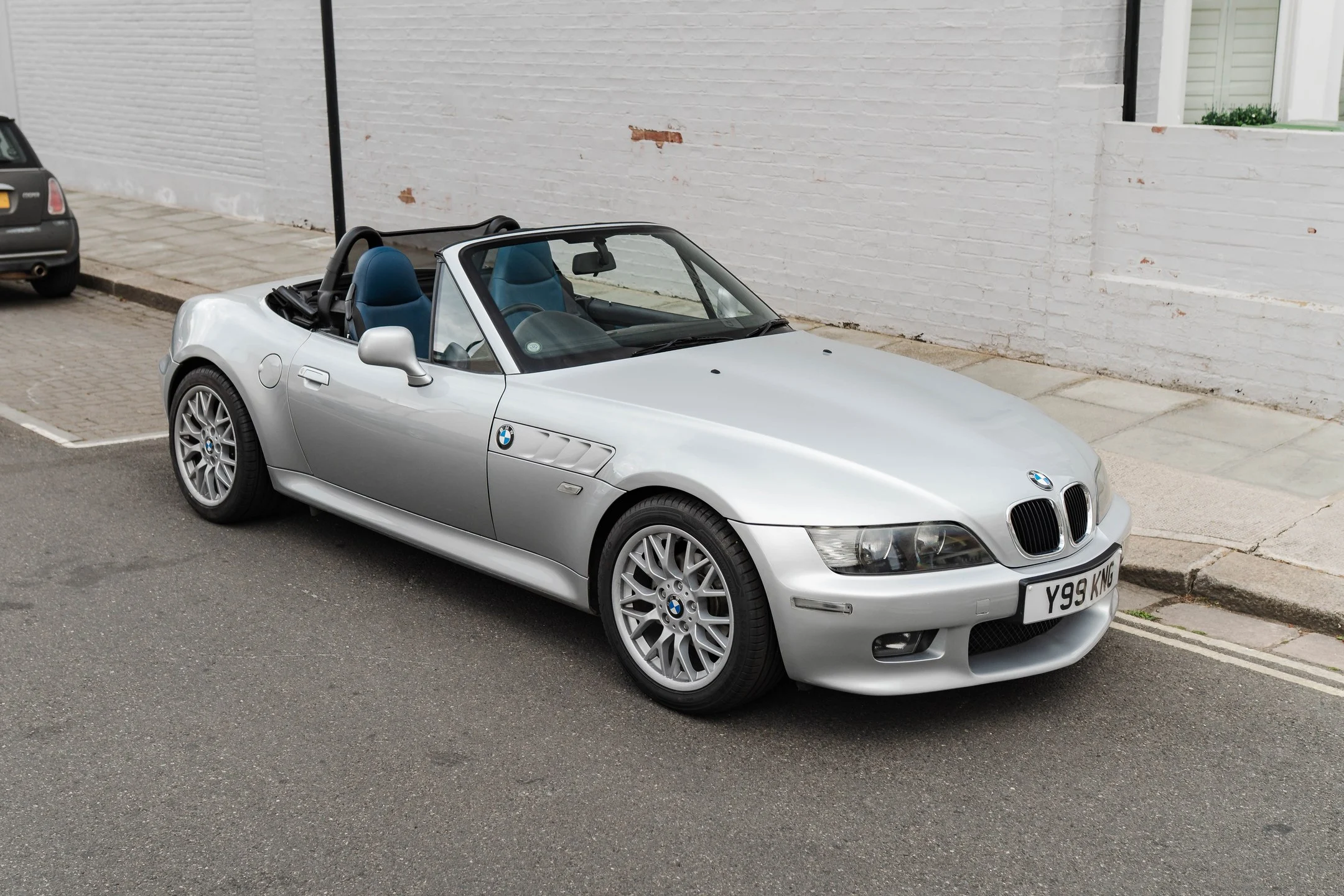 2002 BMW Z3 2.2i in metallic silver