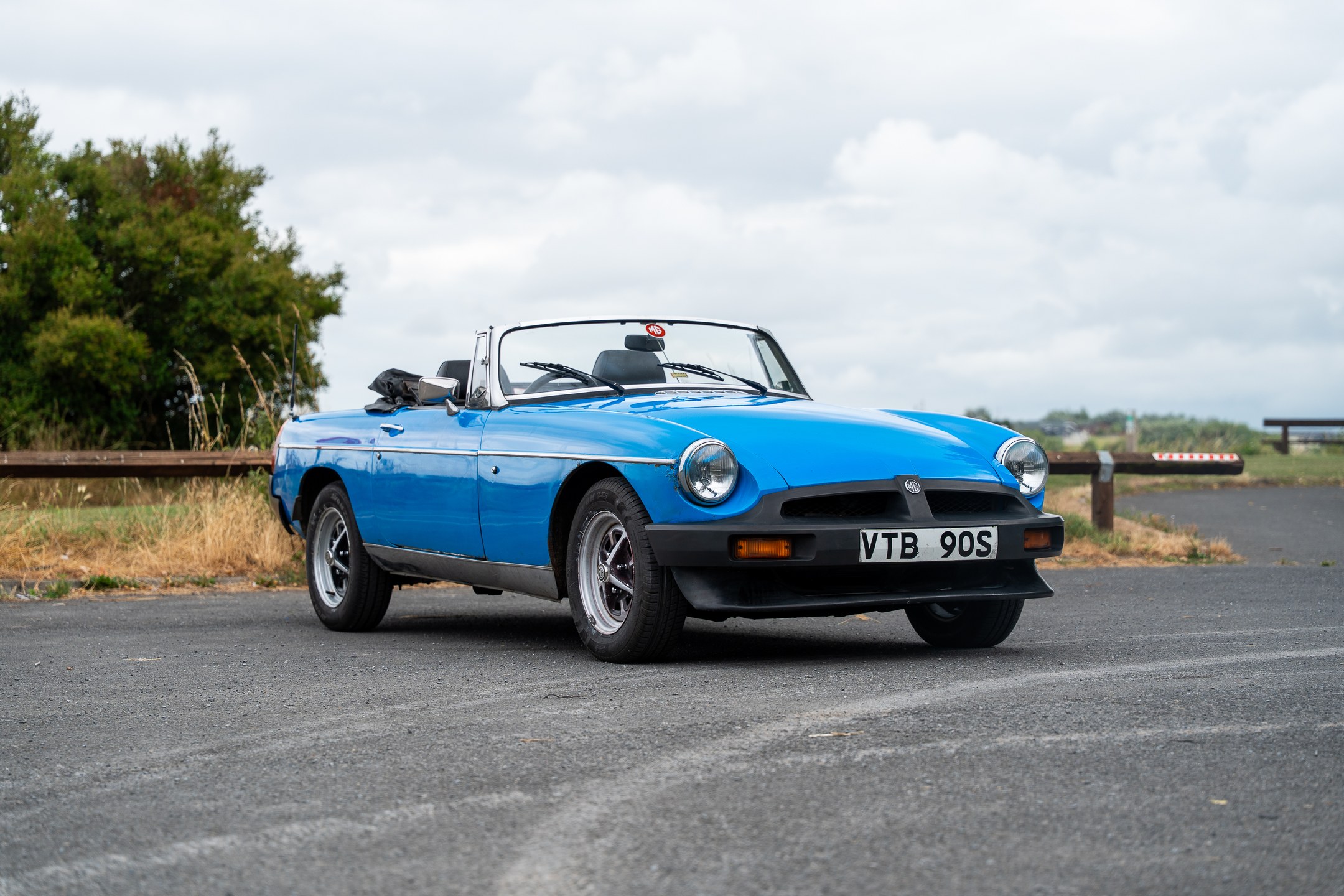 Photo 1 of 12 of 1978 MG MGB Roadster