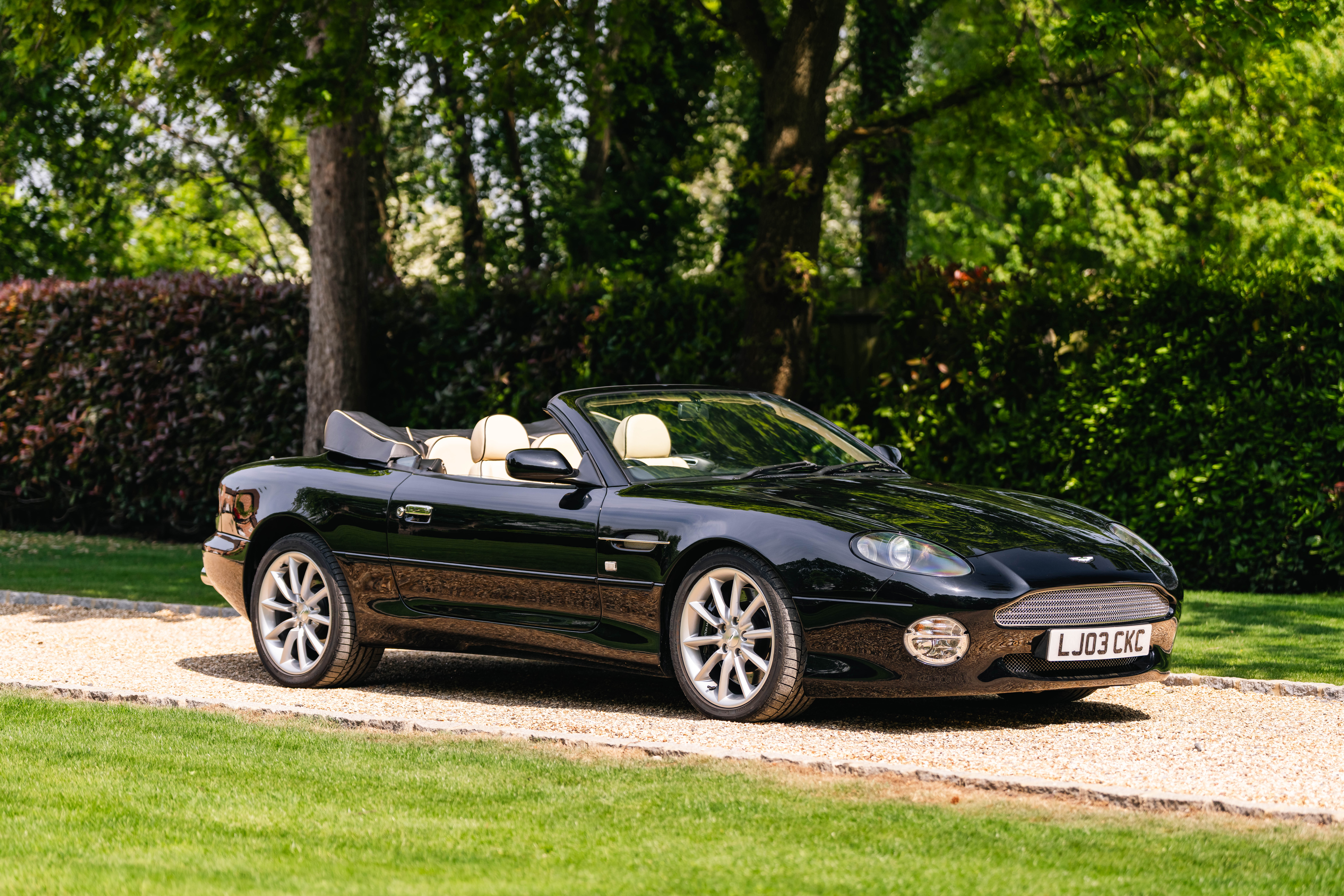 Photo 1 of 12 of 2003 Aston Martin DB7 Vantage Volante
