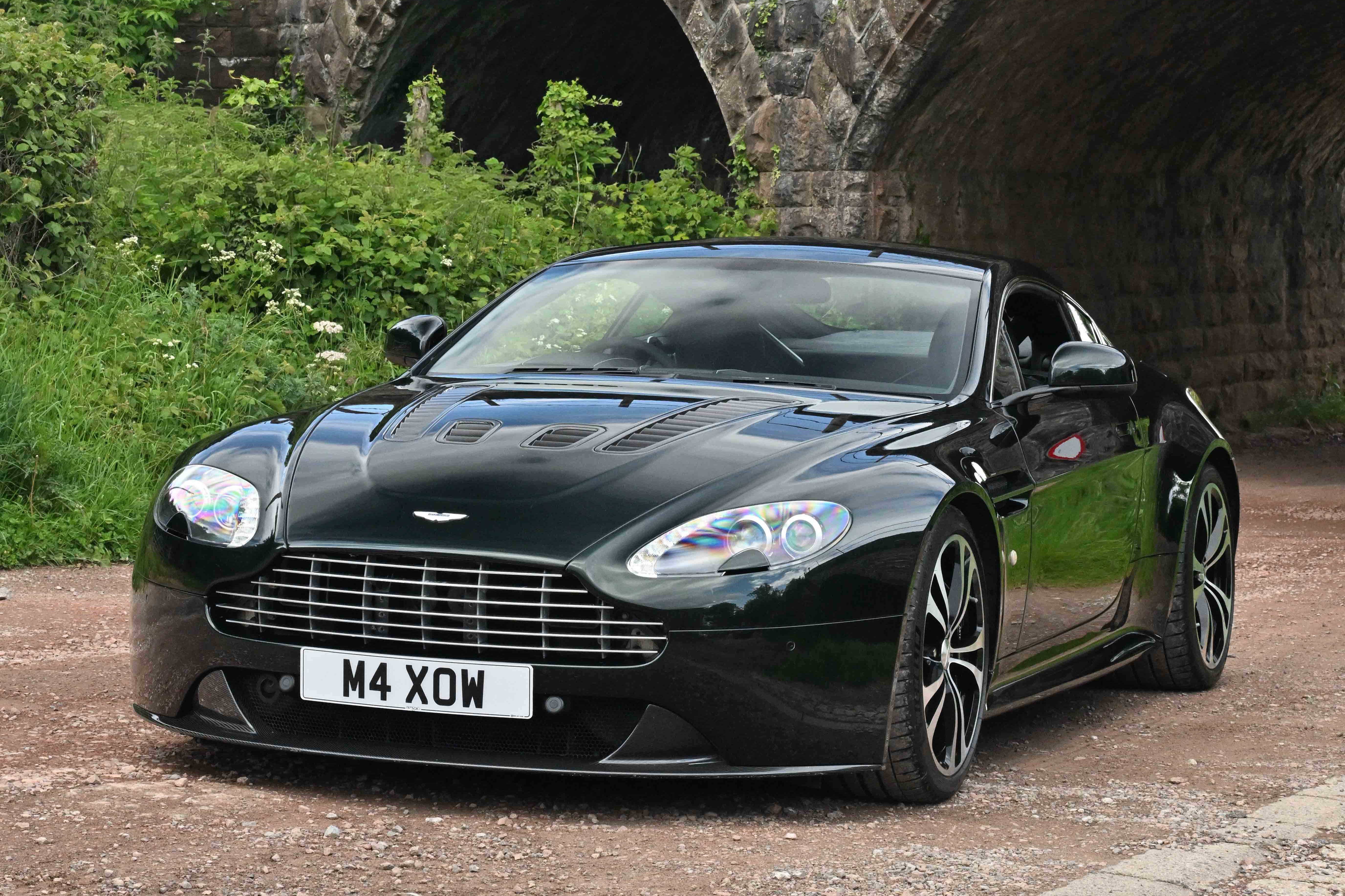 Photo 1 of 12 of 2012 Aston Martin V12 Vantage ‘Carbon Black’