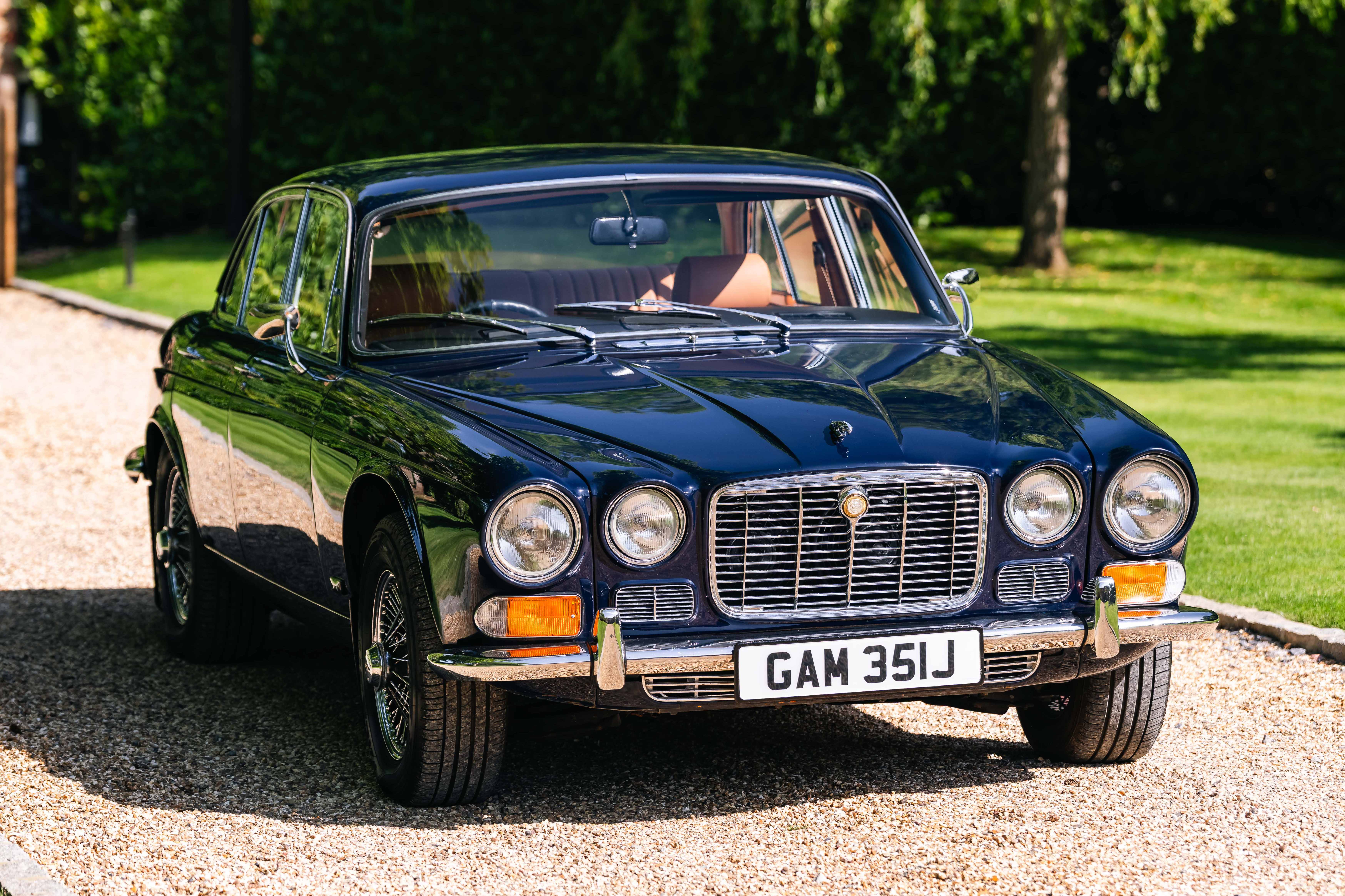 Photo 1 of 12 of 1970 Jaguar XJ6